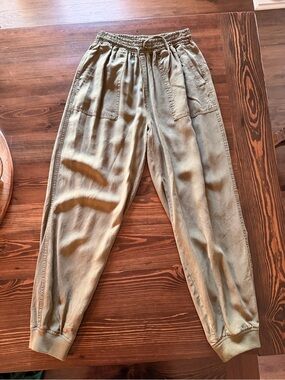 Blanknyc Women’s Elastic Waist Cargo Jogger Pants - Olive